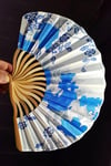JaponyaDünyadan HediyelerDNY-HD100812Keskin Hediyelik Eşya Ve TekstilJapon Bambu Kumaş Yelpaze Çanta Boy Stant Hediyeli No.130