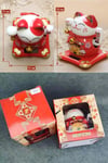 JaponyaDünyadan HediyelerDNY-HDYZMRT01KKeskin Hediyelik Eşya Ve TekstilSeramik Maneki Neko Kırmızı Güneş Enerjili Şans Kedisi 12cm No.1