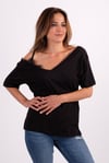 V Yaka Tek Omuz Dantel Detaylı Tshirt