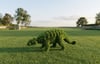 Anqulosaur small Zırhlı Dinozor Figürlü Peyzaj Sanatı - Çelik Konstrüksiyon Yapay Çim Heykeli ve Topiary 140x380x160 cm