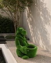 Bear with the basket Sepetli Ayı Figürlü Peyzaj Sanatı - Çelik Konstrüksiyon Yapay Çim Heykeli ve Topiary 175x100x135 cm