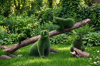 Bears in the Forest Orman Ayıları Ailesi Figürlü Peyzaj Sanatı - Çelik Konstrüksiyon Yapay Çim Heykeli ve Dev Topiary (Kişiye Özel Ebat)
