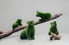 Bears in the Forest Orman Ayıları Ailesi Figürlü Peyzaj Sanatı - Çelik Konstrüksiyon Yapay Çim Heykeli ve Dev Topiary (Kişiye Özel Ebat)