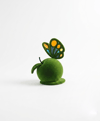 Butterfly on apple Elma Üzerinde Kelebek Figürlü Peyzaj Sanatı - Çelik Konstrüksiyon Yapay Çim Heykeli ve Topiary 310x240x120 cm