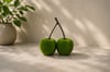 Cherries Anıtsal İkiz Kiraz Figürlü Peyzaj Sanatı - Çelik Konstrüksiyon Yapay Çim Heykeli ve Topiary 170x120x65 cm