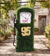 Gasoline Station İkonik Yakıt Pompası Figürlü Peyzaj Sanatı - Çelik Konstrüksiyon Yapay Çim Heykeli ve Topiary 160x80x90 cm