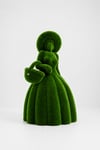Lady with a basket Sepetli Kadın Figürlü Peyzaj Sanatı - Çelik Konstrüksiyon Yapay Çim Heykeli ve Topiary 220x137x137 cm