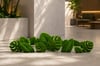 Leaf big Anıtsal Dev Yaprak Figürlü Peyzaj Sanatı - Çelik Konstrüksiyon Yapay Çim Heykeli ve Topiary 440x210x20 cm