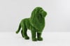 Lion Standing Ayakta Duran Aslan Figürlü Peyzaj Sanatı - Çelik Konstrüksiyon Yapay Çim Heykeli ve Topiary 135x190x70 cm
