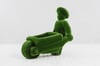 Man with a wheelbarrow El Arabalı Adam Figürlü Peyzaj Sanatı - Çelik Konstrüksiyon Yapay Çim Heykeli ve Topiary 135x130x90 cm