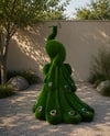 Peafowl on Vase Antik Vazoda Şahlanan Tavus Kuşu Figürlü Peyzaj Sanatı - Çelik Konstrüksiyon Yapay Çim Heykeli ve Dev Topiary 270x230x220 cm