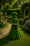 Presentation girl Sunum Yapan Kız Figürlü Peyzaj Sanatı - Çelik Konstrüksiyon Yapay Çim Heykeli ve Topiary 146x94x90 cm