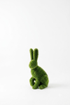 Rabbit sitting Oturan Tavşan Figürlü Peyzaj Sanatı - Çelik Konstrüksiyon Yapay Çim Heykeli ve Topiary 110x70x45 cm
