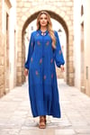 ساكس فستان طويل بتطريز زهري أزرق مطرز بالأزهار على الأمام والأكمام مع تنورة مطوية