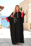 فستان أسود طويل بأكمام خفاش مطرز بزهرة طائر أسود بأكمام خفاش