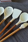 Akasya Saplı 5 Li Silikon Spatula Kepçe Seti / Krem