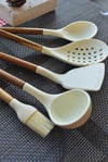 Akasya Saplı 5 Li Silikon Spatula Kepçe Seti / Krem