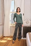 Çiçek ve Yaprak Desenli Dantelli Büyük Beden Pijama Takımı