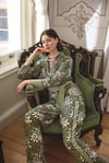 Çiçek Yaprak ve Etnik Desenli Pijama Takımı