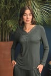 Uzun Kollu Önü Düğmeli V Yaka Pijama Takımı