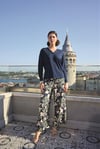 Yaprak Desenli Uzun Kollu V Yaka Pijama Takımı