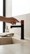 FM-2118 Siyah & Kırmızı Lavabo Bataryası