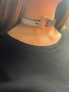 Reflektörlü Gece Işıkta Parlayan Choker Kolye