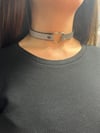 Reflektörlü Gece Işıkta Parlayan Kalp Detaylı Choker Kolye