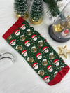 Sevimli Yılbaşı Temalı Noel Baba ve Bira Bardağı Desenli Çorap