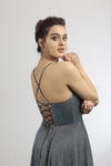 PARILTI SIRTI İPLİ ABİYE MOR YANSIMA