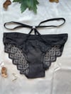 Kadın Siyah Dantel İşlemeli Külot (4389)
