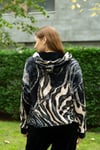 Kapüşon Detaylı Zebra Desenli Takım
