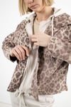 Leopar Desenli İçi Polar Detaylı Kapüşonlu Ceket