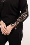 Polo Yaka Detaylı Leopar Desenli Taş Baskılı Bluz
