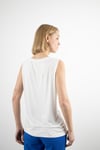 V yaka Detaylı Baskı Desenli Sıfır Kollu Tshirt