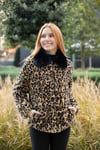 Yaka Kürk Detaylı Leopar Desenli Ceket