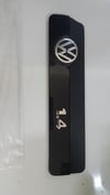 MOTOR ÜST KAPAĞI LOGO PLASTİK  POLO 1.4 AUA-BBZ-BKY