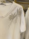 Beyaz V Yakalı Parlak Çiçek Aplikli Tshirt