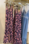 Lacivert Üzerine Pembe Desenli Elbise
