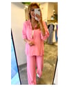 Pembe Gömlekli Takım 