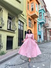  Tesettür Pembe Puantiyeli Kloş Elbise