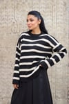 Çizgili Siyah-Krem Oversize Triko Kazak
