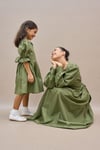 Pileli Haki Yeşil Poplin Anne-Kız Çocuk Kloş Elbise Kombini (TEKLİ SATILMAKTADIR)