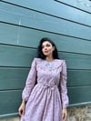 Tesettür Yakalı Pembe-Bordo Çiçekli Kat Kat Elbise