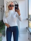 DİK YAKA DÜĞMELİ BLUZ