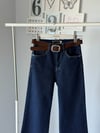 KOYU RENK KEMERLİ PUSH UP JEAN