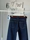 KOYU RENK KEMERLİ PUSH UP JEAN