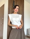 Beyaz Omuzları Taşlı Penye Bluz