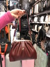 bordo kilipsli 1443 nas bags abiye ve günlük şık kol çantsı postacı askılı ebat 17cm23cm