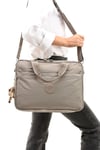 Sanmorris Unisex klinkır kumaş suya dayanıklı laptop bölmeli ayarlanabilir çapraz ve el askılı evrak ve laptop çantası farklı renk seçenekleriyle stoklarımızdadır.
